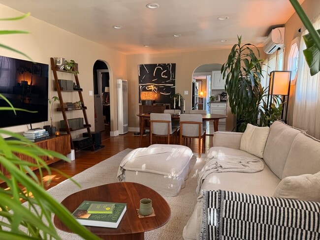 Building Photo - 957 N Avenue 49