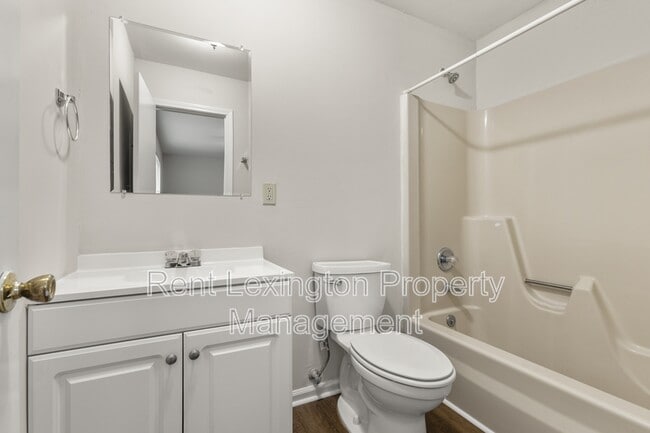 Building Photo - 2025 Langhorne Dr