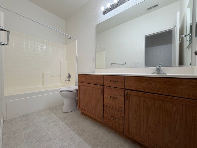 Building Photo - 1719 Short Oak Ct
