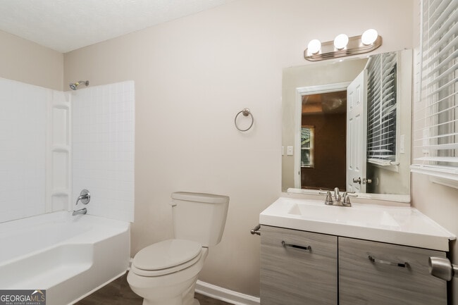 Building Photo - 15 Cedar Creek Dr