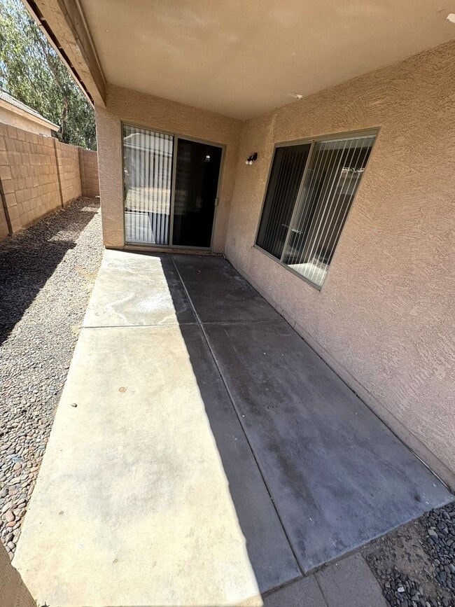 Building Photo - Beautiful Remodeled 3 bed, 2 bath home in convenient El Mirage neighborhood!