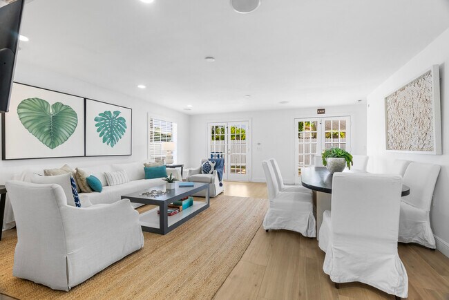Building Photo - 240 Santa Lucia Dr