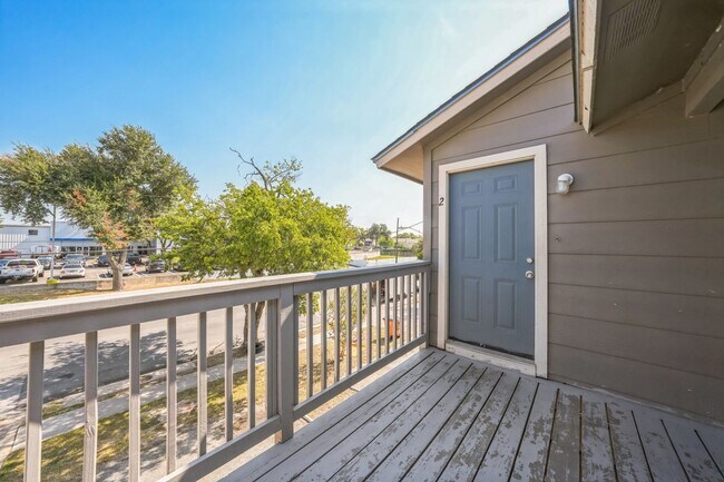 Building Photo - Charming 2BR Duplex in Austin