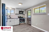 Building Photo - 479 S Holmes Ave