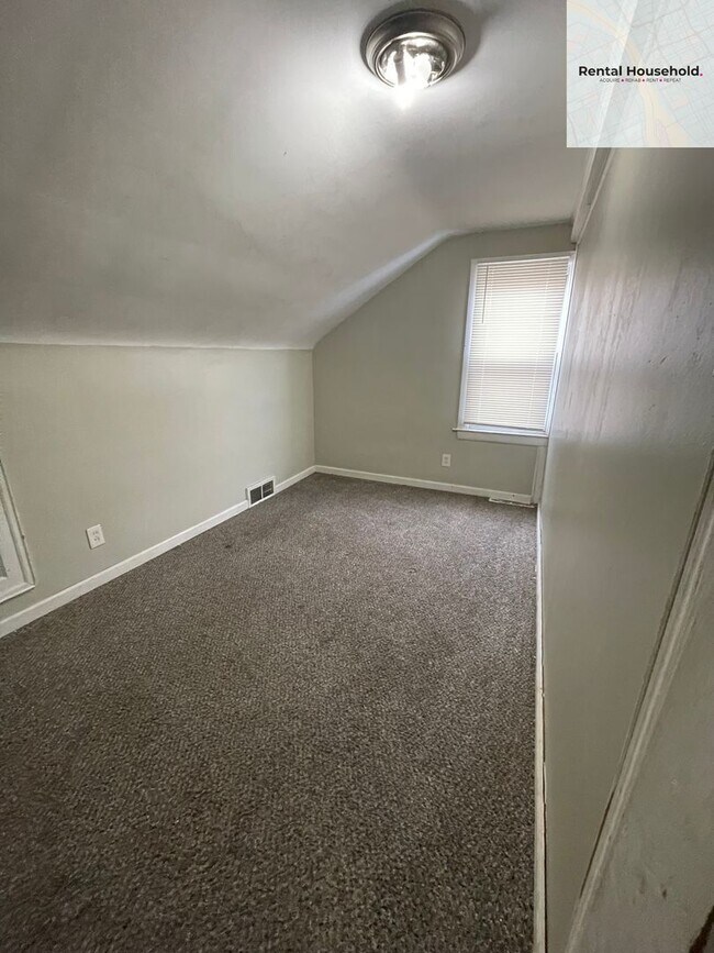 Building Photo - Beautiful 4 Bedroom Bungalow- Just $1300 a month