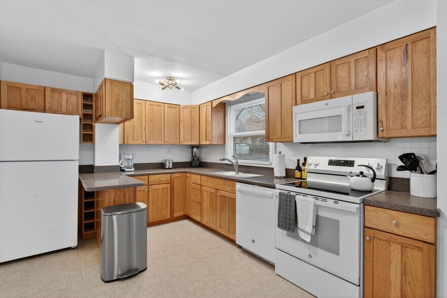 Building Photo - 444 Rosedale Terrace