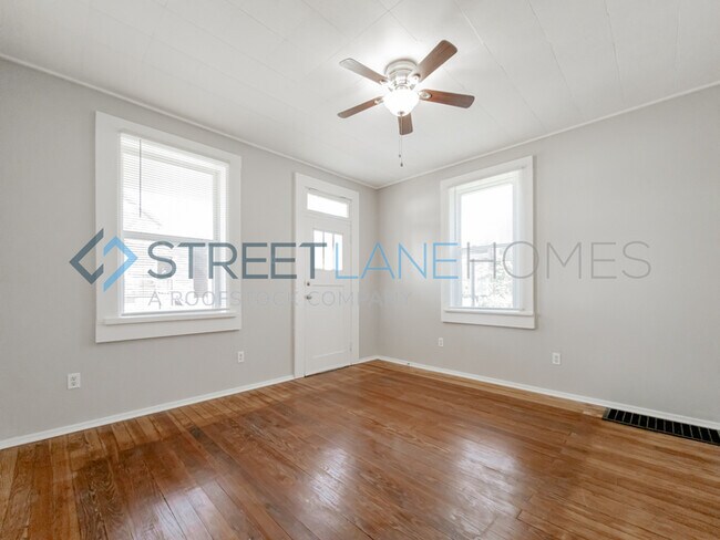 Building Photo - REDUCED!