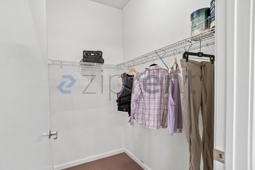 Building Photo - Unit 639