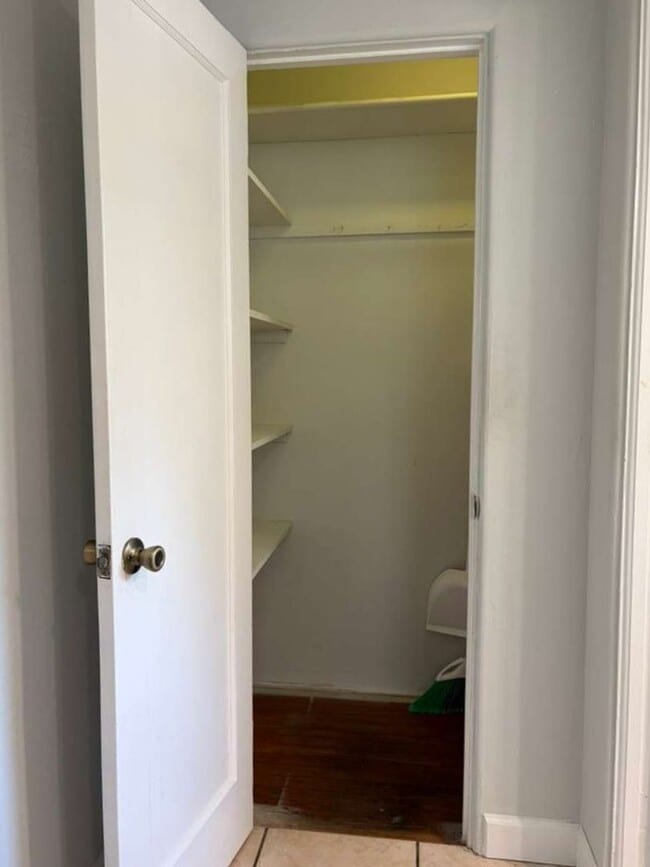 Building Photo - 2 Bedroom Apartment in the Desirable Westminster Heights Neighborhood