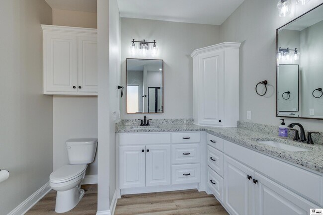 Building Photo - 134 Clearwater Cir