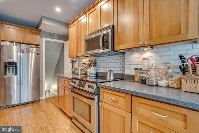 Building Photo - 3 E Linden St