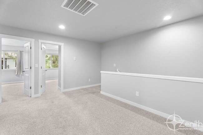 Building Photo - 4712 NE 37th Ct
