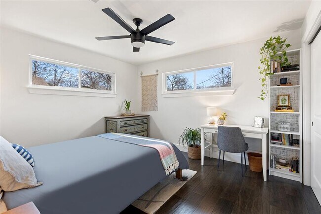 Building Photo - 4908 Rowena Ave