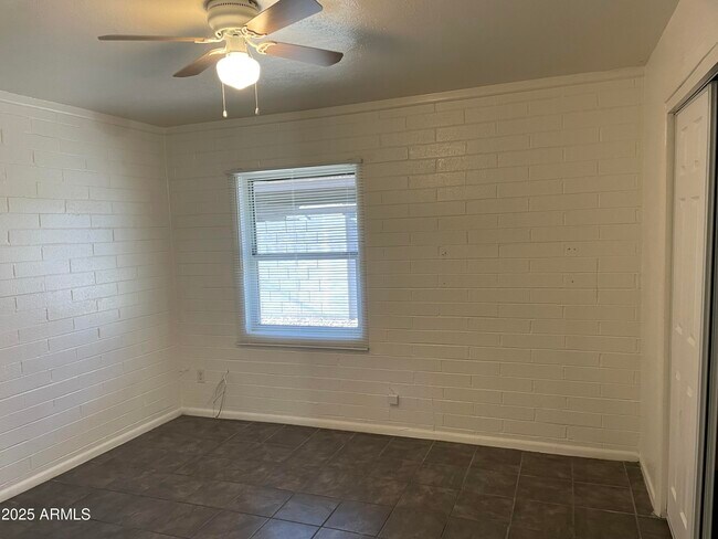Building Photo - 33 E Ruth Ave