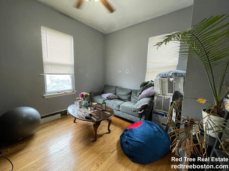 Unit 3 - 6 Eldora St