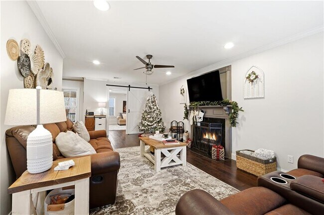 Building Photo - 5960 River Ridge Ln