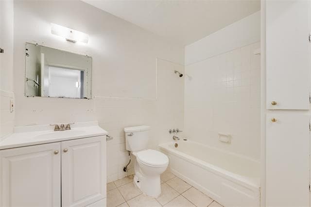 Building Photo - 506 N Elm St