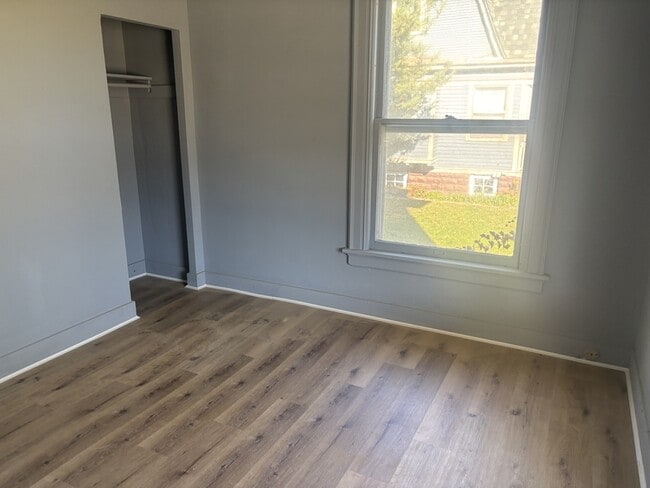 Building Photo - 1534 3rd Ave SE