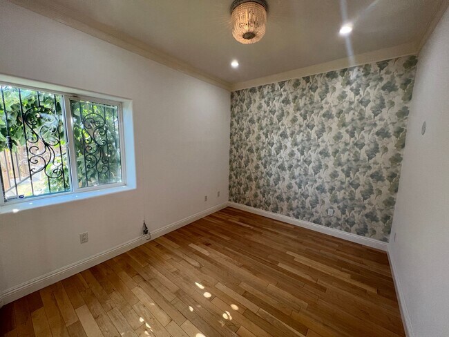 Building Photo - Beautiful Home in the Hills of Los Angeles