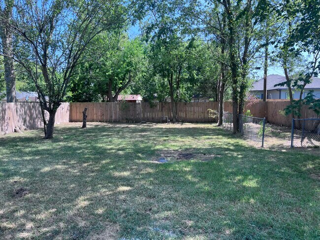 Building Photo - 3113 Babin Dr