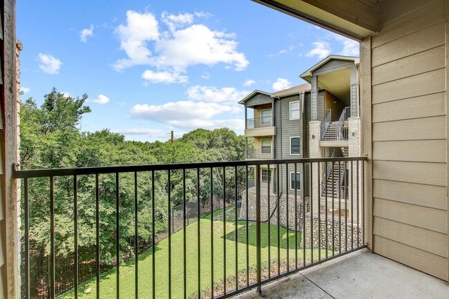 Building Photo - 2320 Gracy Farms Ln