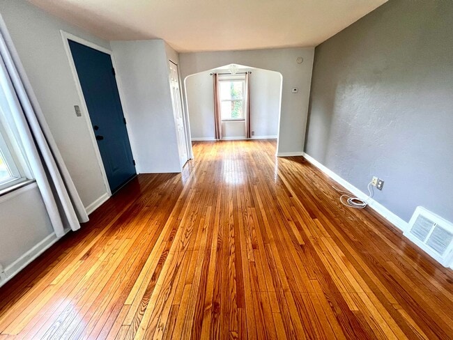 Building Photo - Sewickley - 3 Bedroom 2 Bathroom - Charmin...