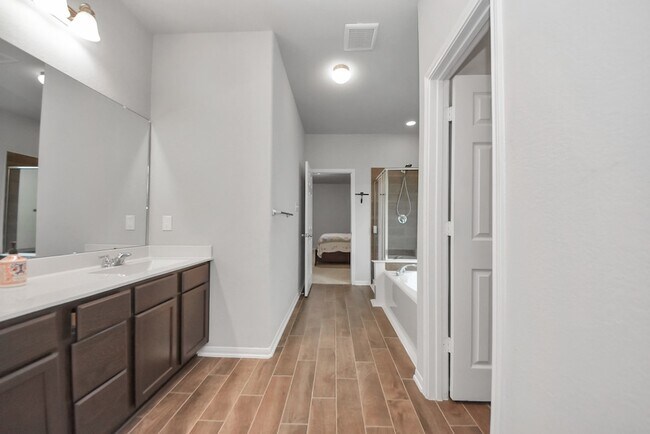 Building Photo - 4239 Wyanngate Dr