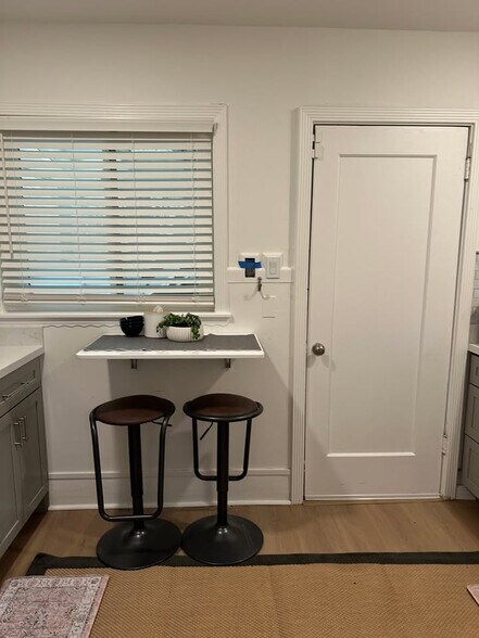 Building Photo - 22 Central Dr