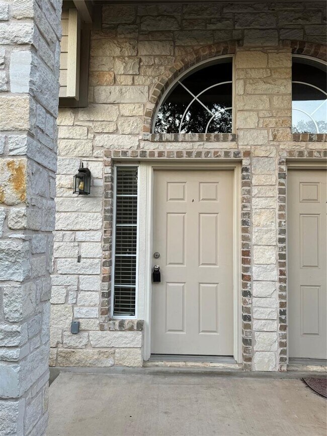 Building Photo - 9 Deerfield Dr