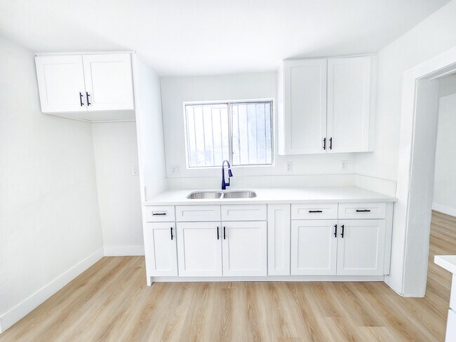 Building Photo - 11128 S Budlong Ave