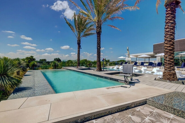 Building Photo - 1301 W Koenig Ln