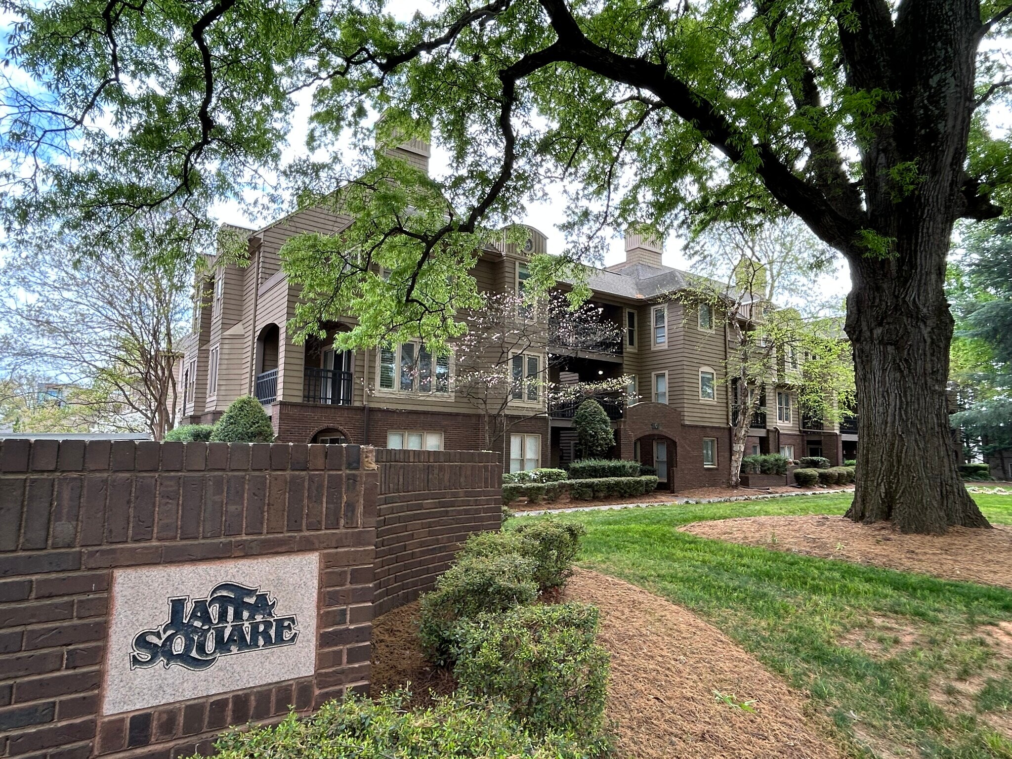 Entrance to Latta Square - 1101 E Morehead St