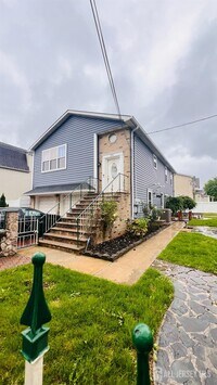 Building Photo - 215 Bower St