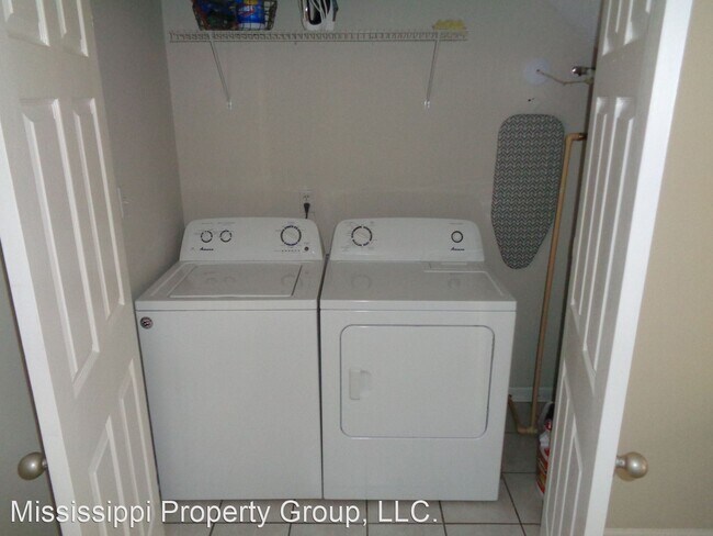 Building Photo - 3 br, 3 bath House - 1602 Jackson Avenue W...