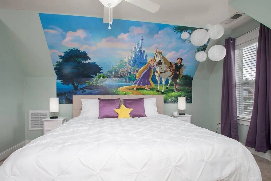 Building Photo - Room in House on Dubois Court