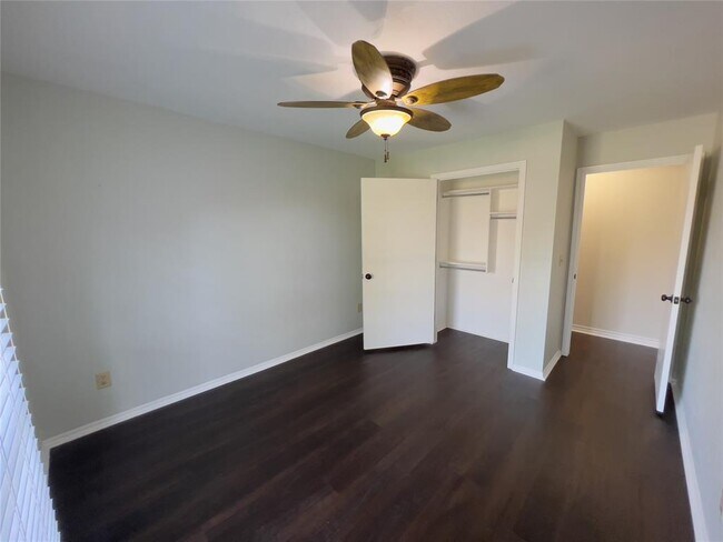 Building Photo - 11800 Kingsridge Terrace