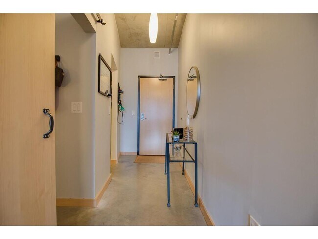 Building Photo - 720 N 4th St