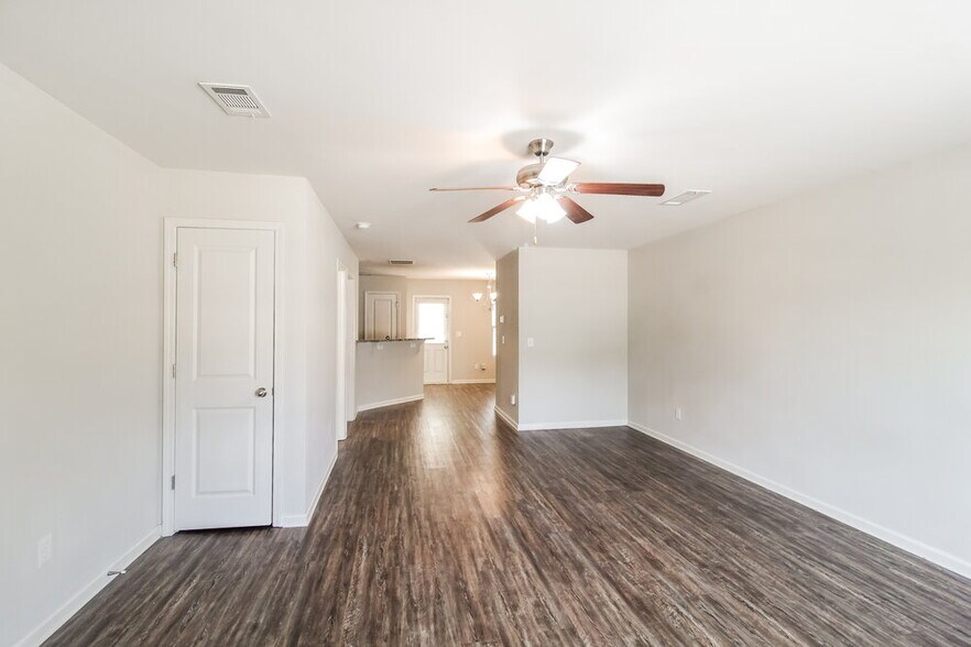Building Photo - 2745 Marlin Dr
