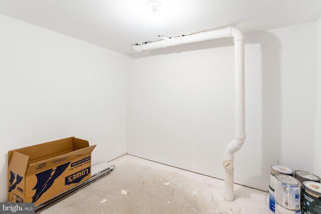 Building Photo - 104 Frazer Dr