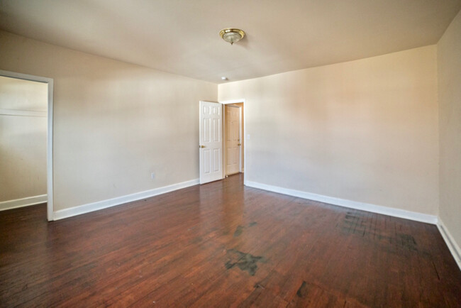 Building Photo - Spacious Kingman Park Apartment! One Bed P...