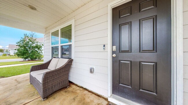 Building Photo - 5 Bedroom / 3 Bathroom Home  in Hammock Bay w/Fenced in Yard