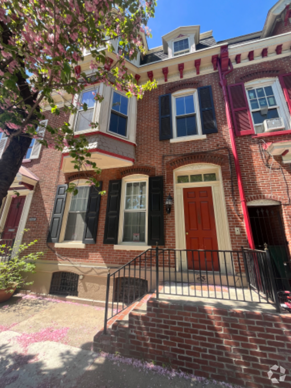 Building Photo - 104 N 10th St