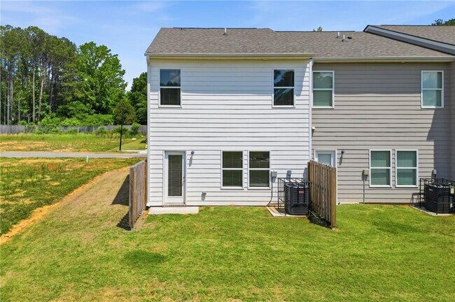 Building Photo - 157 Vlg Grn Dr NW