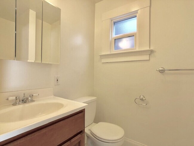 Building Photo - 1714 Santa Clara Ave