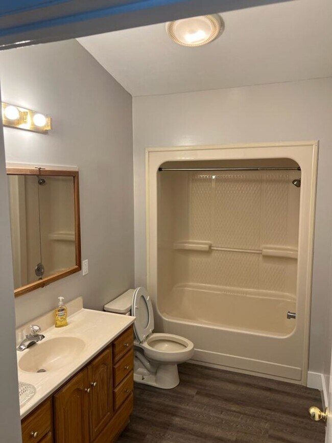 Building Photo - Gorgeous Home in the Heart Hinesville