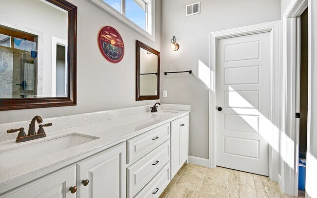 Building Photo - 4 BR/3BA | Newly Renovated Single Family Home | 3-Car Covered Parking | Back Deck