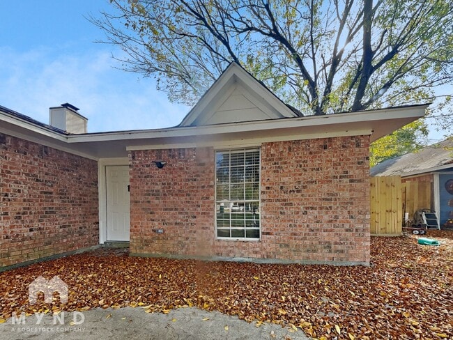 Building Photo - 1911 Bogatto St