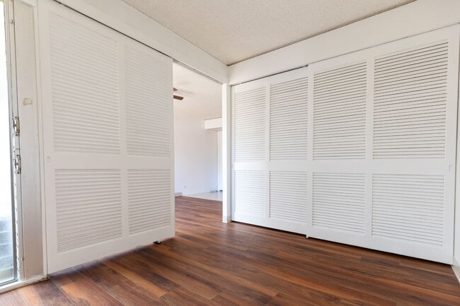 Building Photo - Queens Villa 1bd/1ba/1parking