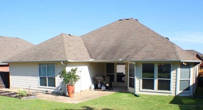 Building Photo - 930 Satellite View