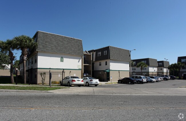 Primary Photo - Columbus Court